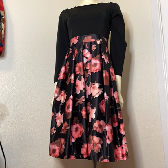 Beautiful Tzniut modest dress floral dress cottagecore - Picture 4 of 6